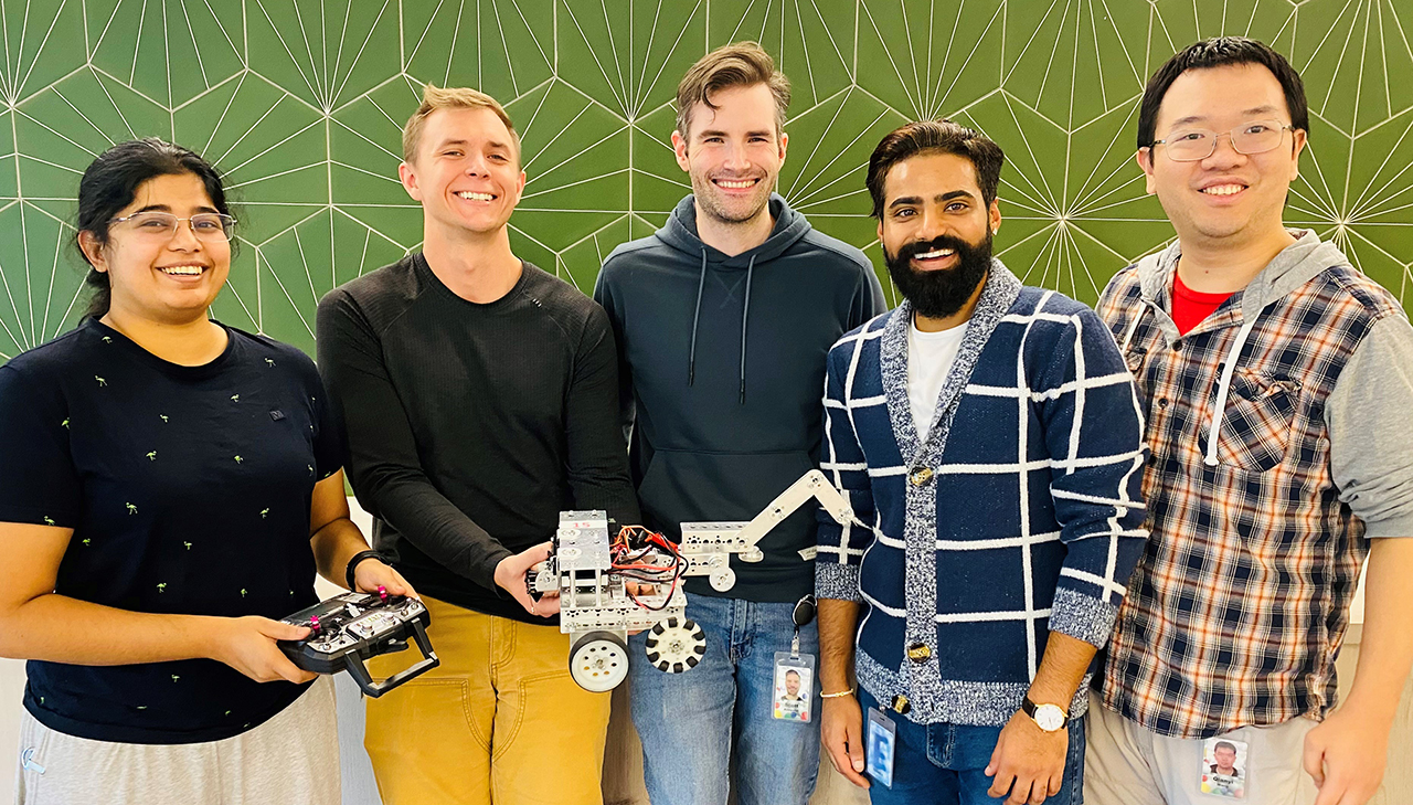 Google 1280 Nov 23 Google Battle Robots Teambuilding